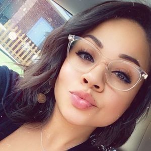 Meet your Posher, Aura